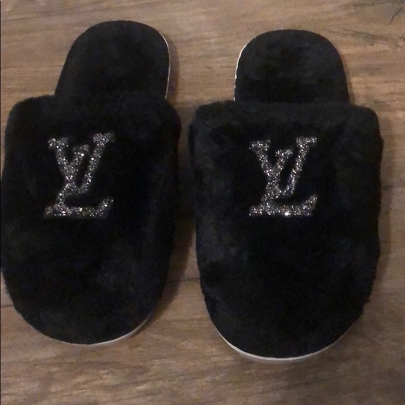 louis vuitton fuzzy house slippers